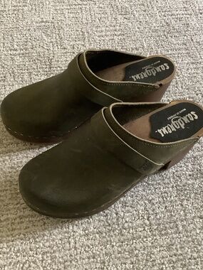 Sandgrens Dublin Classic Clogs in Olive